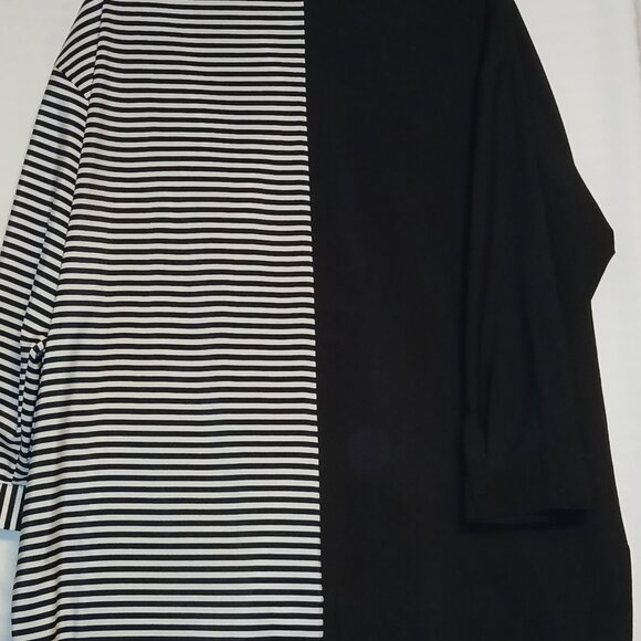 striped black and white dress with lace and flower designs SIZES 2X - Picture 5 of 5